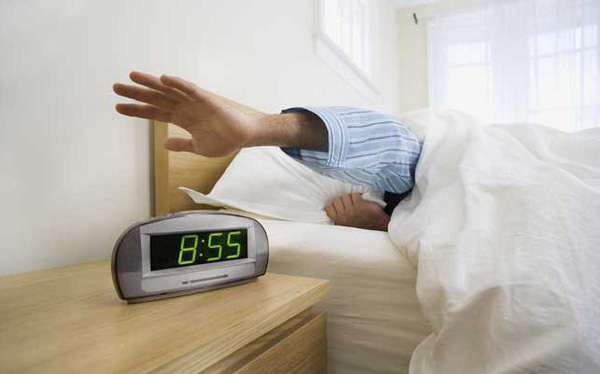 Khoa học chứng minh chỉ những người thông minh mới hay tắt báo thức 5 phút một lần rồi ngủ tiếp!