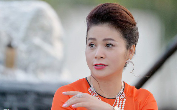 Bà Lê Hoàng Diệp Thảo tố cáo: “Nhóm thao túng đã dùng luật rừng, thuê người giả dạng mặc đồng phục Trung Nguyên để ngăn chặn và trấn áp tôi ngay từ cửa trụ sở"