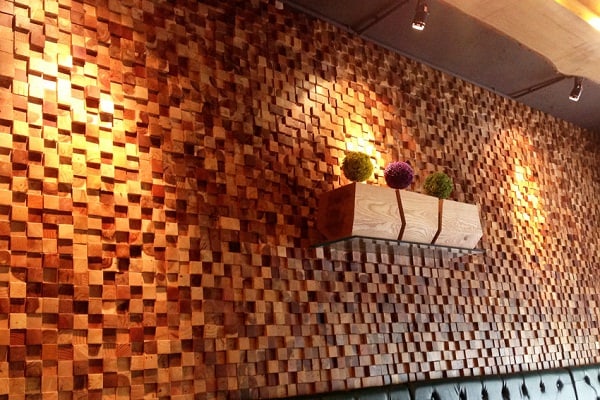Vẻ đẹp “không tuổi” của gạch mosaic cao cấp gỗ trong kiến trúc tường nhà