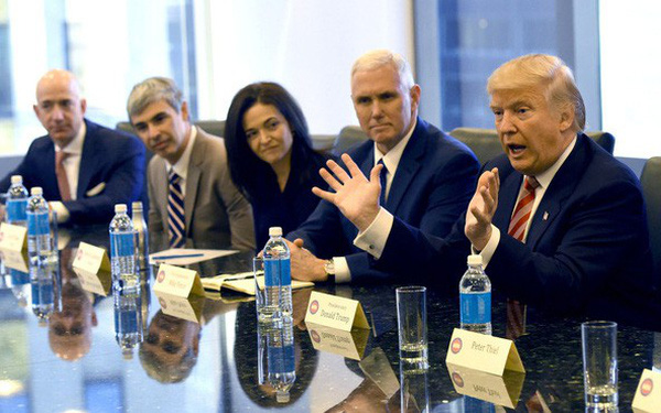 Tổng thống Trump muốn "mượn" nhân lực công nghệ cao từ Amazon, Google và Microsoft