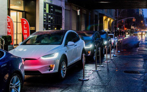 CEO Elon Musk tiết lộ kế hoạch phát triển ứng dụng cho đi nhờ xe cạnh tranh trực tiếp với Uber và Grab