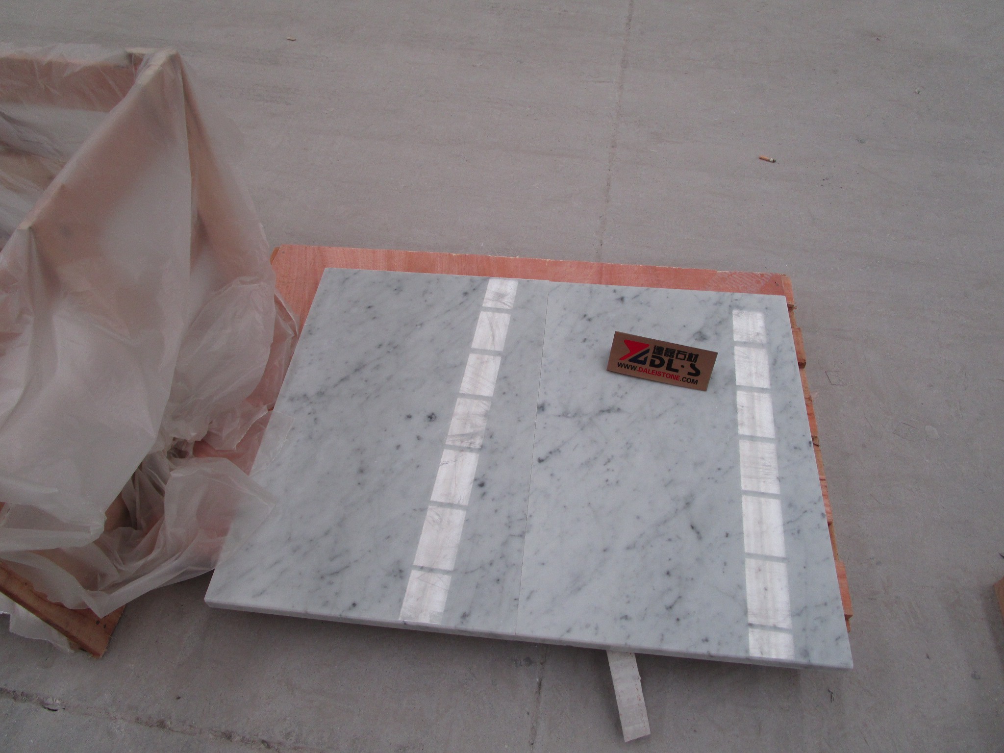 Đá cẩm thạch tự nhiên trắng Carrara