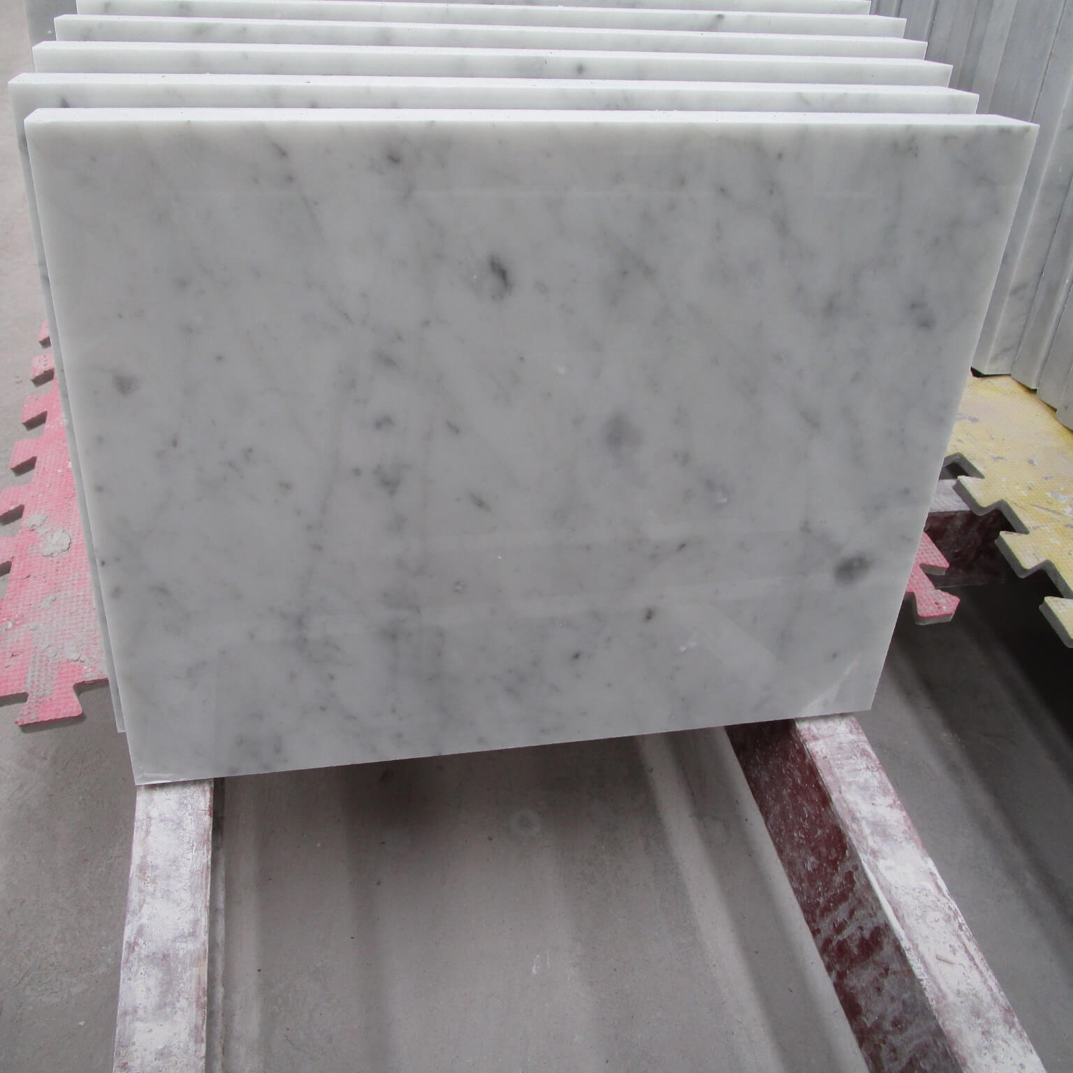 Đá cẩm thạch tự nhiên trắng Carrara