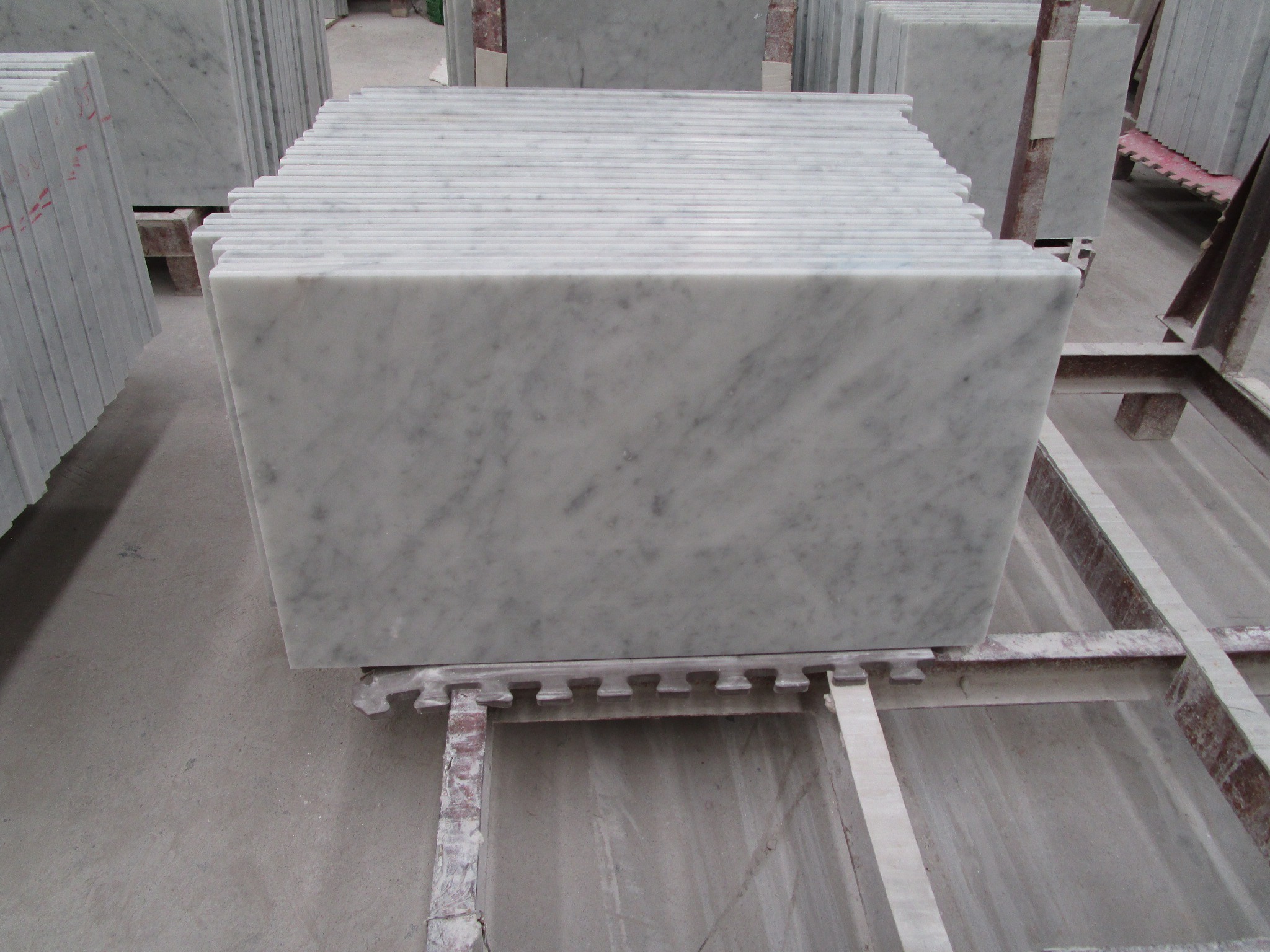 Đá cẩm thạch tự nhiên trắng Carrara