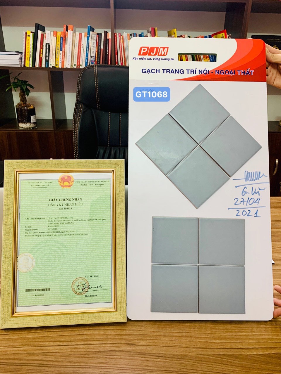 Gạch thẻ Trung Quốc mã GT1068 (màu ghi)